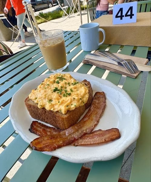 Colossus Bakery Cafe on Harbor Boulevard in San Pedro